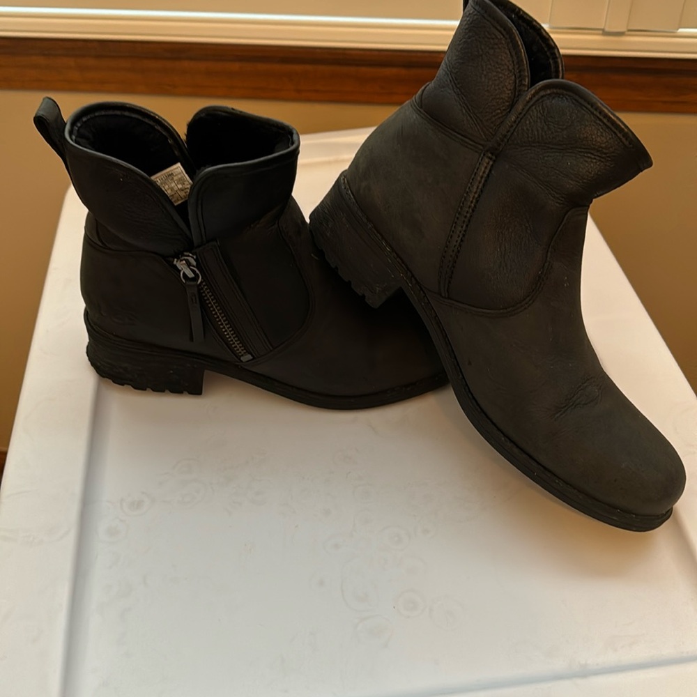 Ladies UGG boots